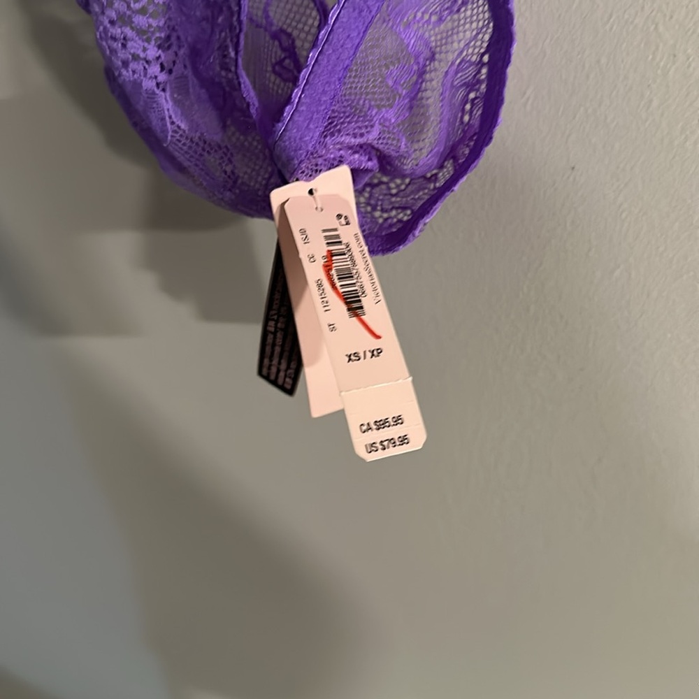 Lingerie - Picture 3 of 5